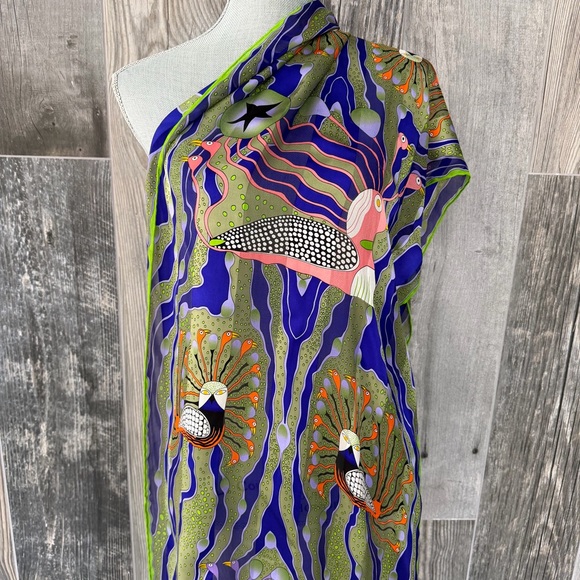 Kenojuak Ashevak ‘The Enchanted Birds’ Silk Scarf - Picture 7 of 15